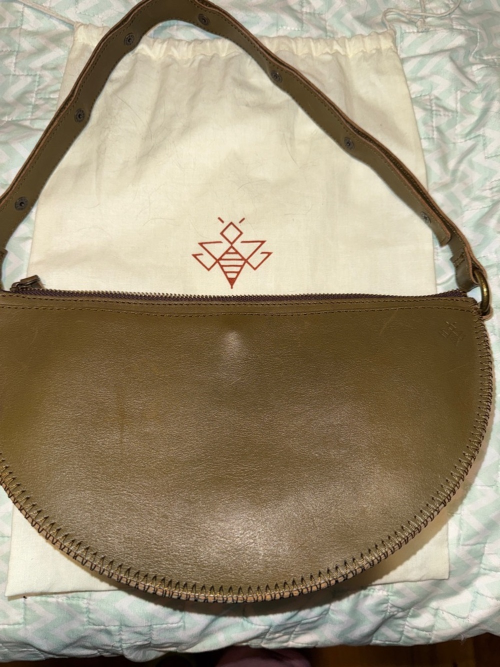 Lyon’s Leather Sage Biggie Bee Convertible Pouch
